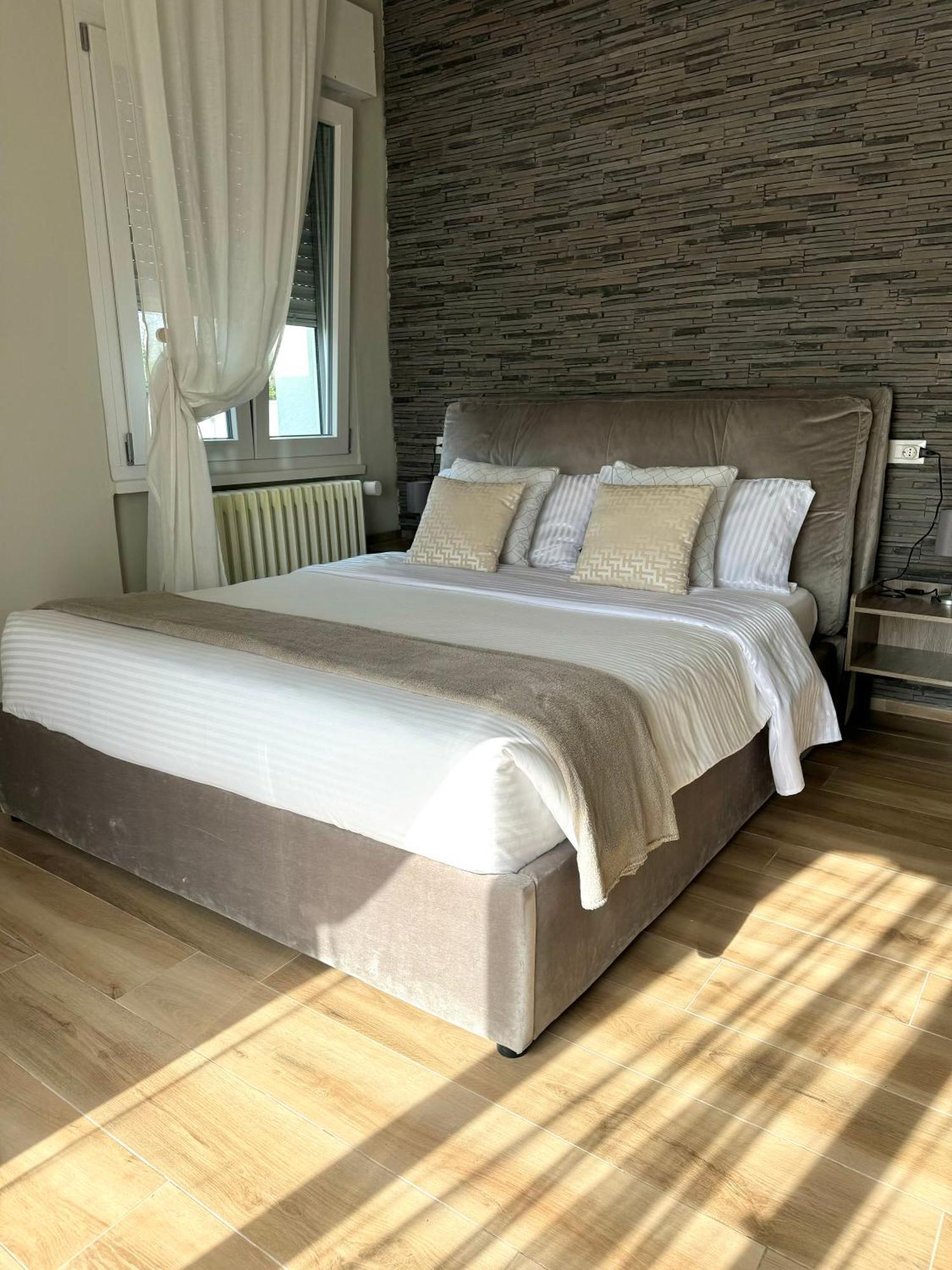 Serenity B&B Brescia Bagian luar foto